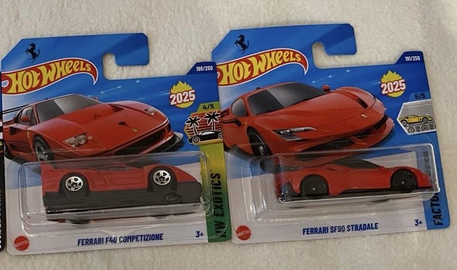 Lot Ferrari macheta auto scara 1:64 HOTWHEELS Ferrari f40 si SF90