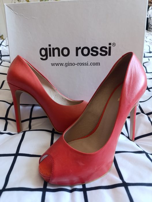 Елегантни обувки Gino Rossi