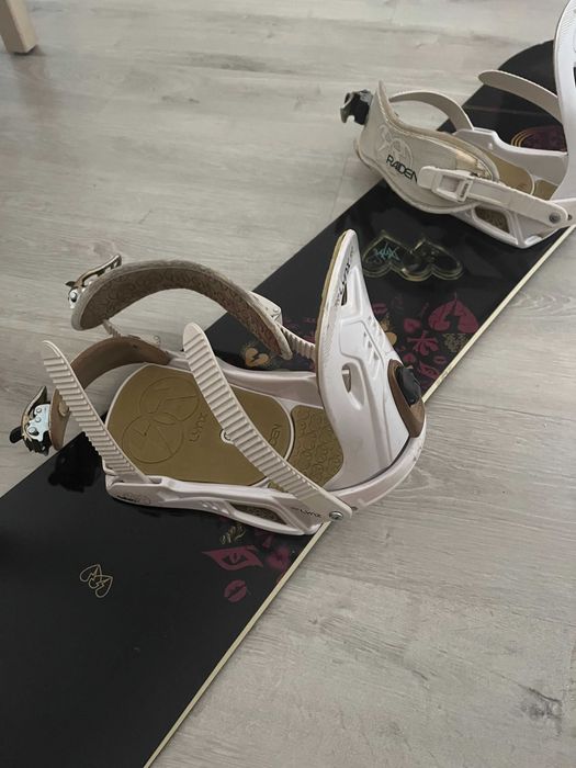 Snowboard Nitro Venus 138 cm + legaturi Raiden Lynx