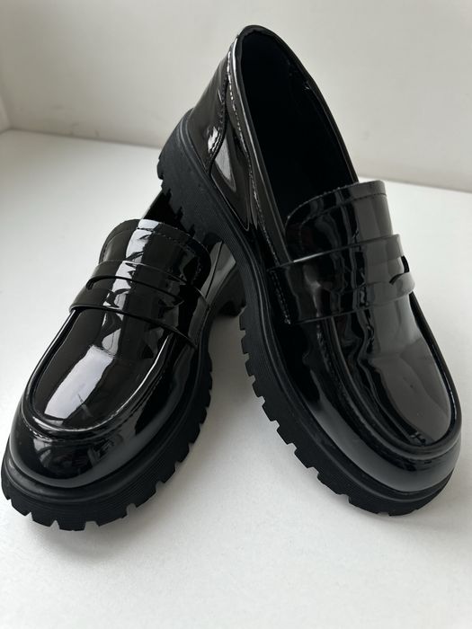 Лаковые лоферы, размер 37