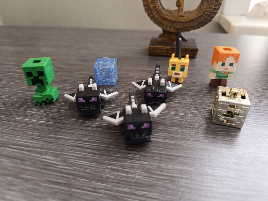 Продаю или обмениваю фигурки Kinder Minecraft