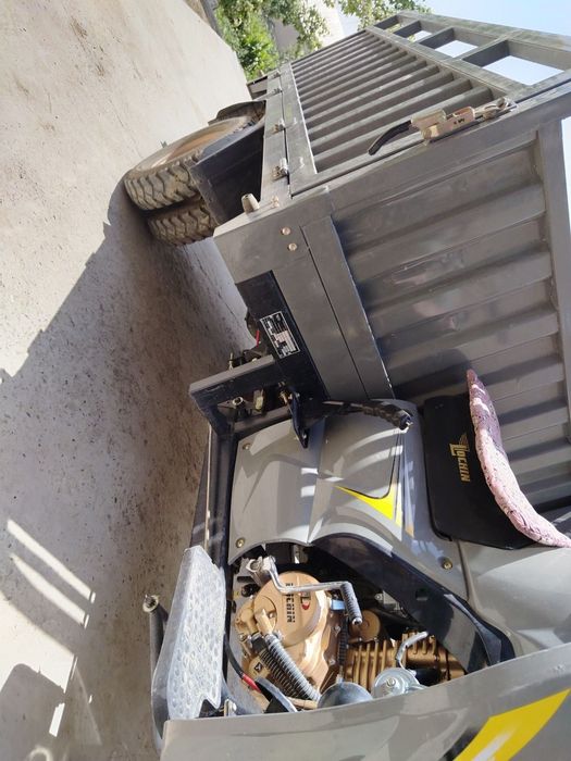 Moto lochin yuk tashuchi