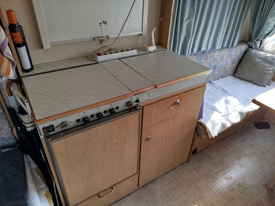 Продавам Каравана  Шато