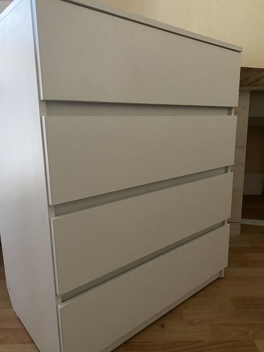 Комоды без ручек  30000