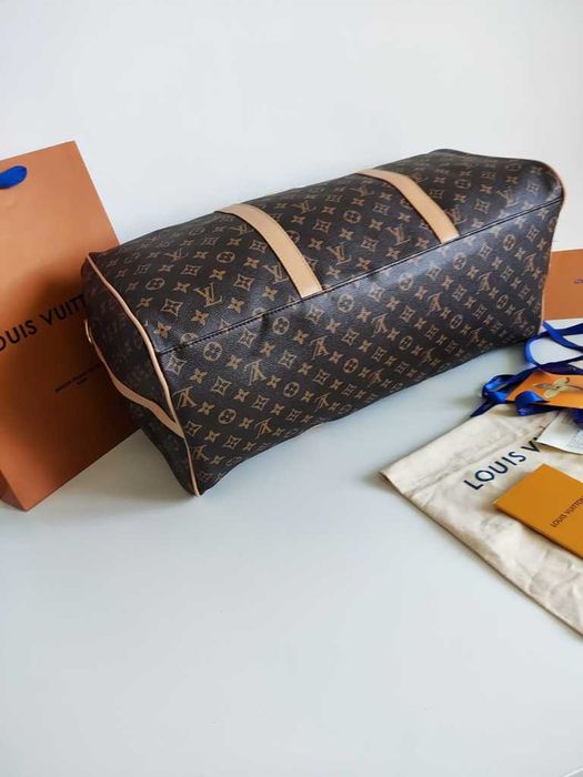 In stoc voiaj, geanta sport LV, piele 92-145