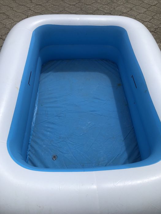 Детский Бассейн продам в отличном состоянии