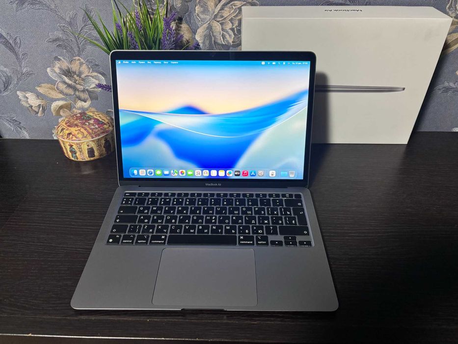 MacBook Air 13. M1. Новый 2025 года. 5 цикл, батарея 100%, в комплекте