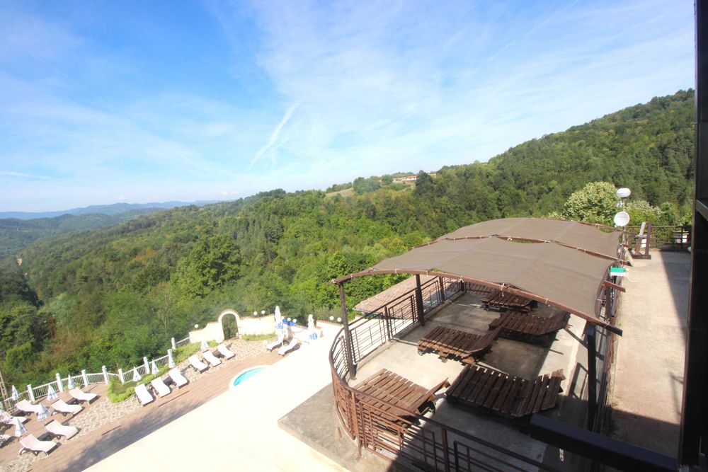 Хотел с басейн в с. Балани, общ. Габрово