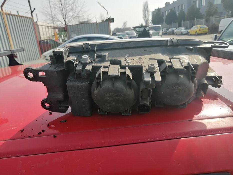 Ляв фар с мигач за Мазда 626 2000 година ляв и десен