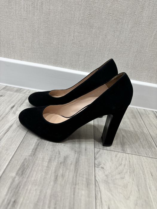 Продается женский туфли