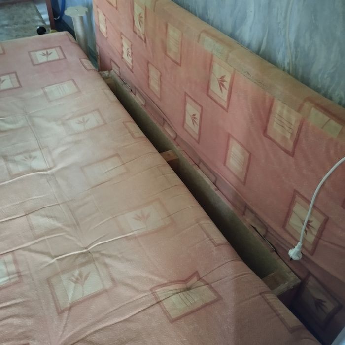 Продам недорого тахту.