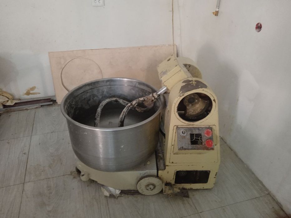 Buxanka va pishiriqlar uchun gaz pechi, holati yaxshi kam ishlatilgan