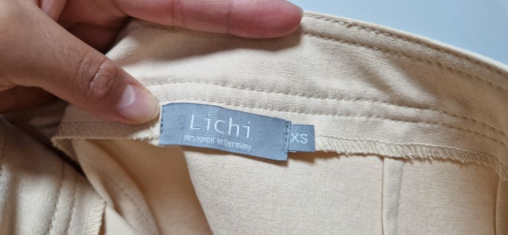 Бежевая мини юбка