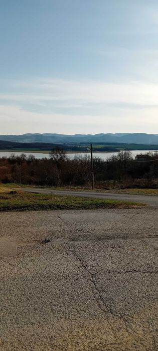 Нива 0.75 дка с.Ловец, общ. Върбица  - до яз. Тича