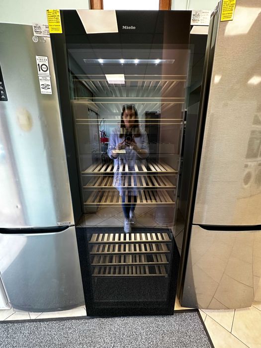 Виноохладител MIELE KWT 6833 SG
