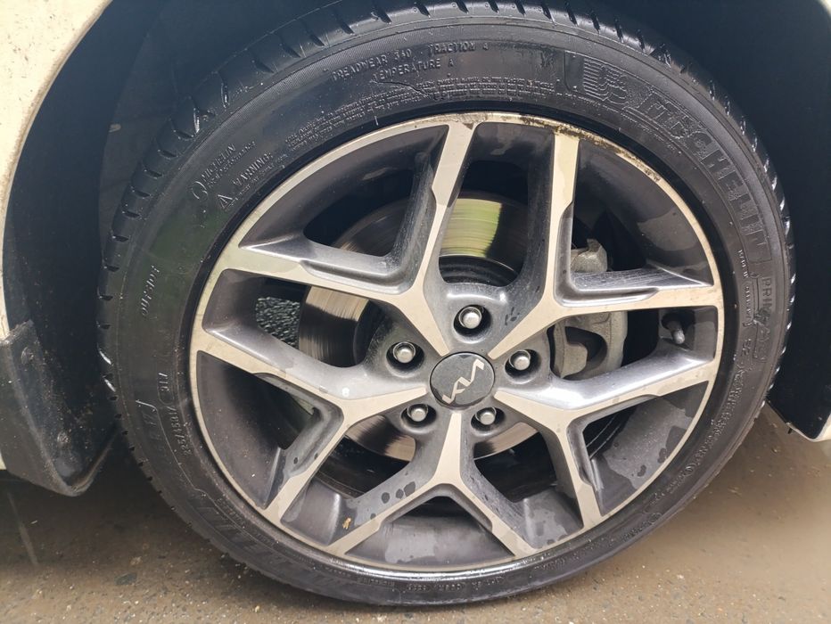 Продам резину лето  17