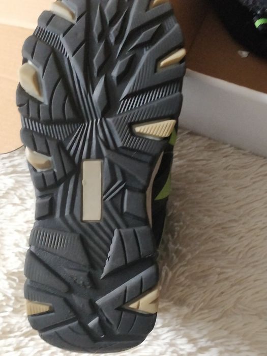 Продам зимние ботинки для мальчика