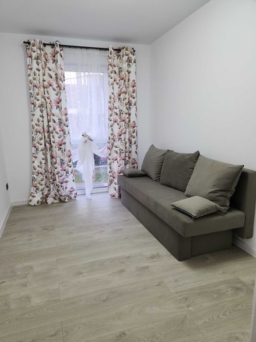 Central inchiriez apartament  3 camere 72 mp et l ,imobil nou