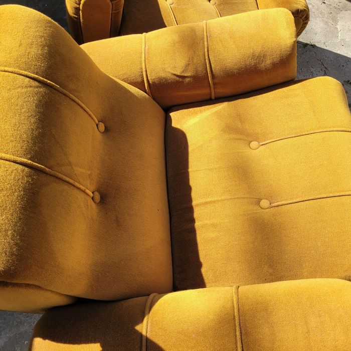 Холов диван с фотьойли.