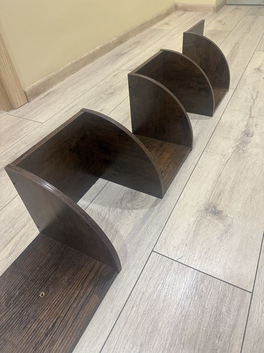 ЧИСТО НОВ Интересен ъглов рафт за стена ЧИСТО НОВ