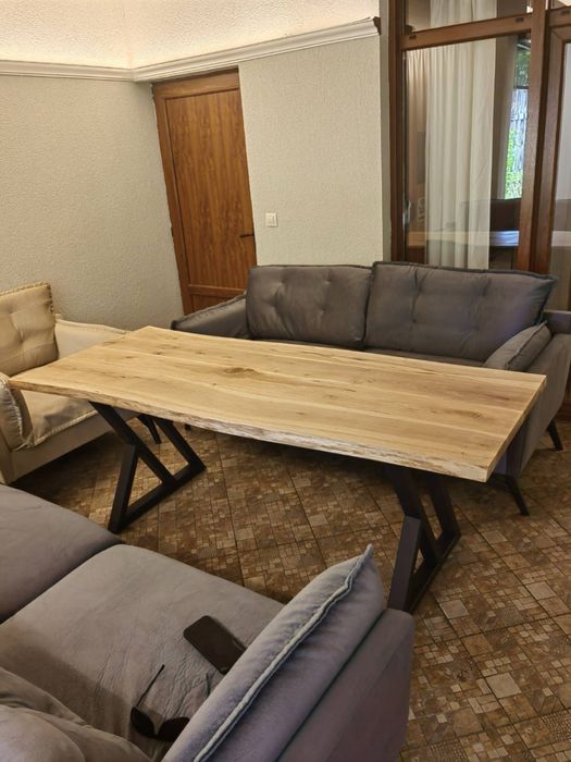 Маса от масивно дърво