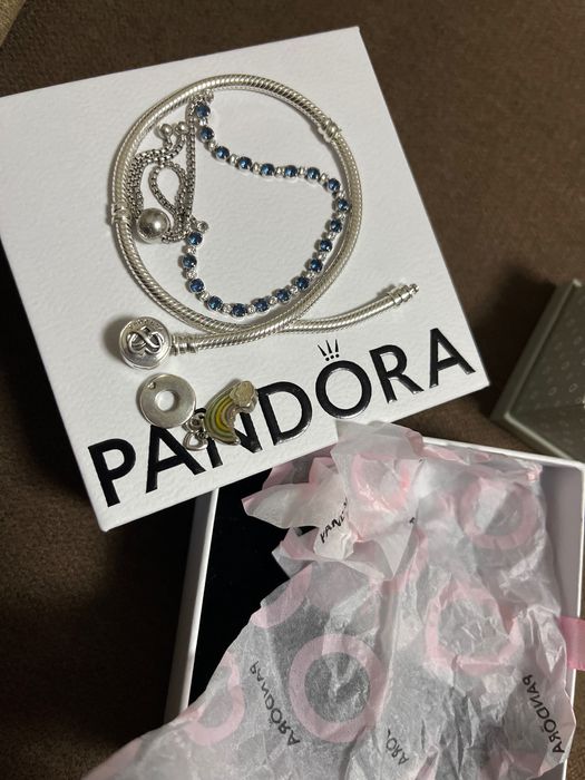 Оригинални гривни и талисман Pandora