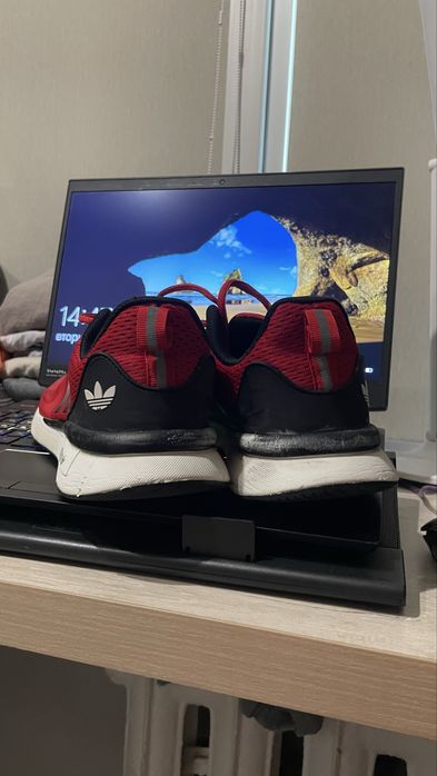 Прдам adidas feather