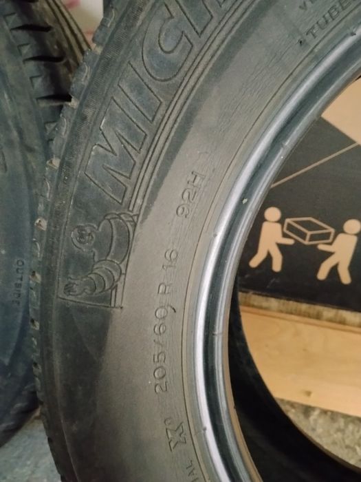 Vând cauciucuri 205 60 R16