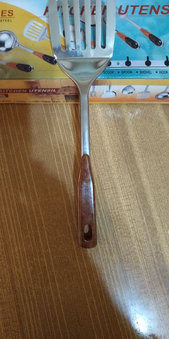 Два кухонных набора,с подставкой