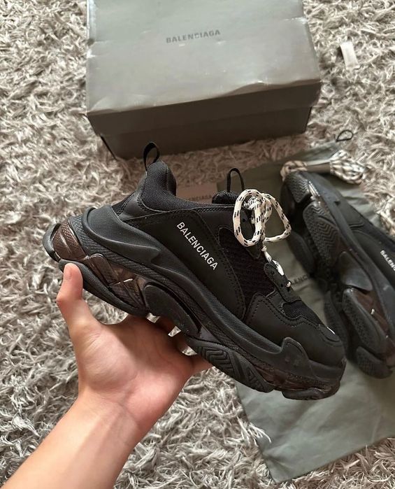 balenciaga triple s