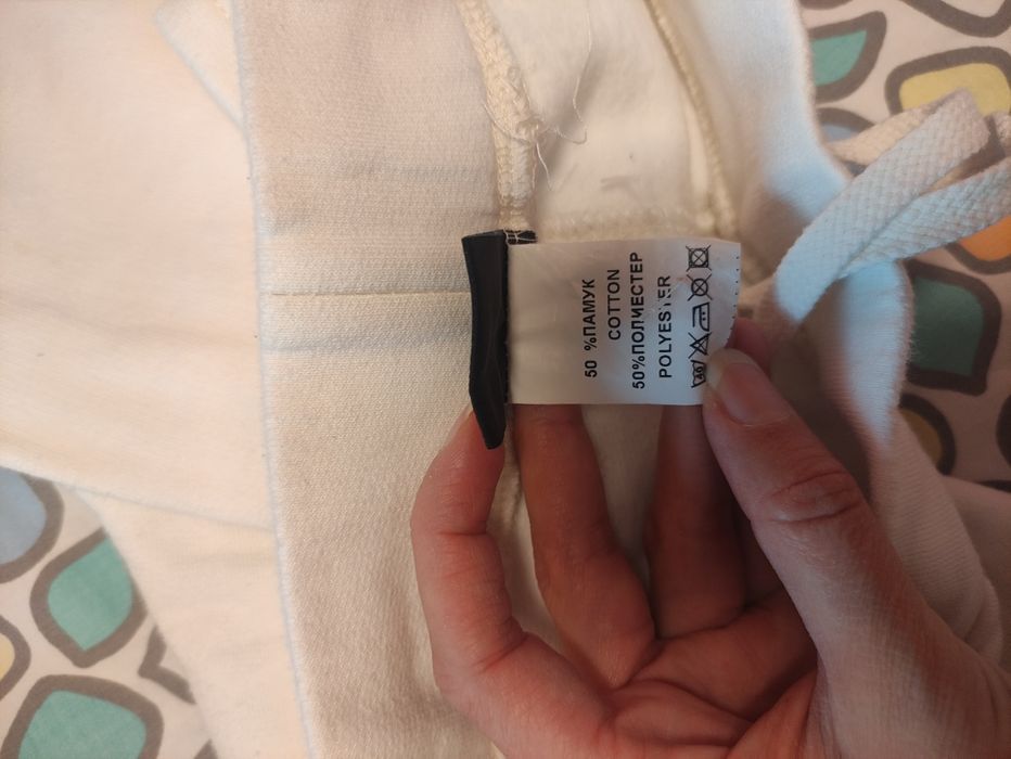 Комплект клин и блуза ватирани в бяло