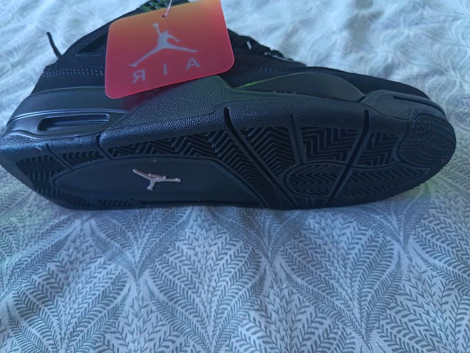 Vând jordan  4 retro Black cat