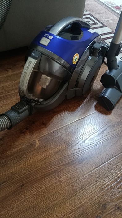 Срочно продам пылесос LG COMPRESSOR