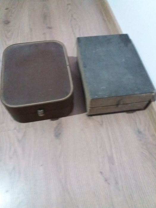 Vand 2 buc. pick-up vechi ani 60-70