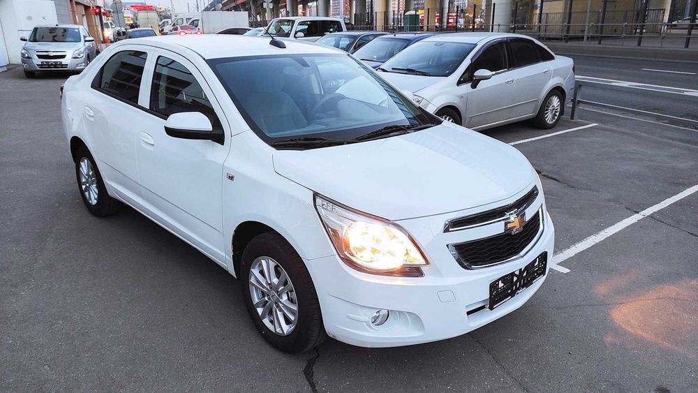Продаётся автомобиль кобальт. новый.