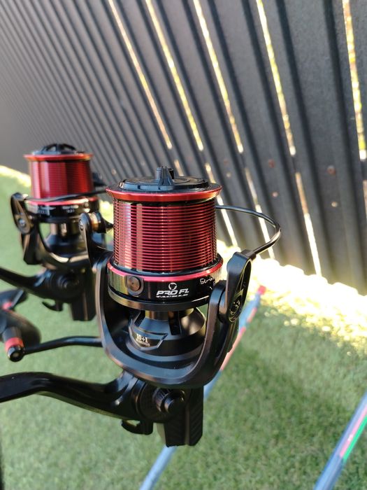 2 Flx FEEDER PRO FL Super Distance 3.9m 60 180 gr + 2 Strategist 8000