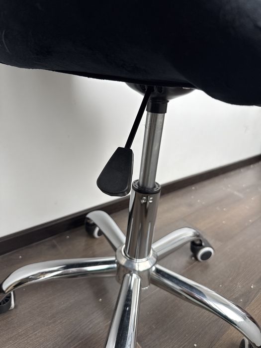 Scaun de birou rotativ