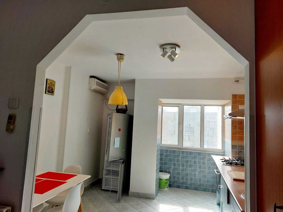 De inchiriat ap. 2 camere, decomandat.