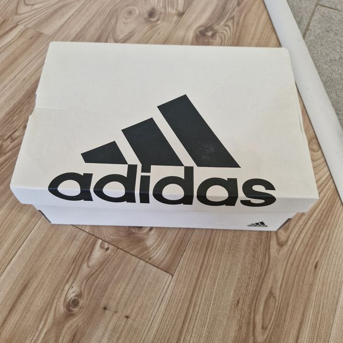 Маратонки  Адидас и Найк