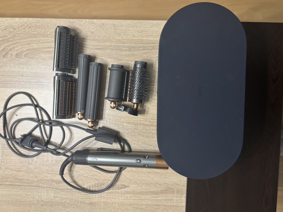 Dyson Airwrap с кутия