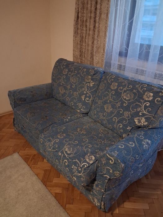 Vând 2 canapele fixe