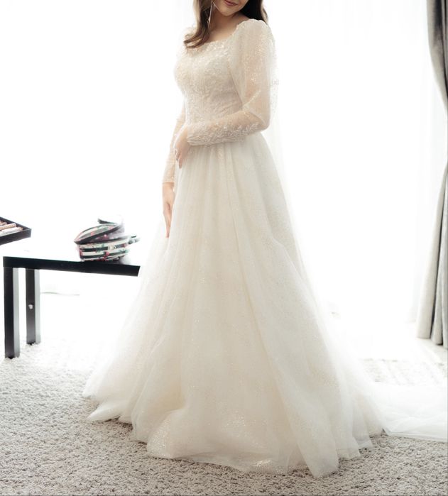 Rochie de mireasă elegantă S–M, mâneci lungi, stare foarte bună