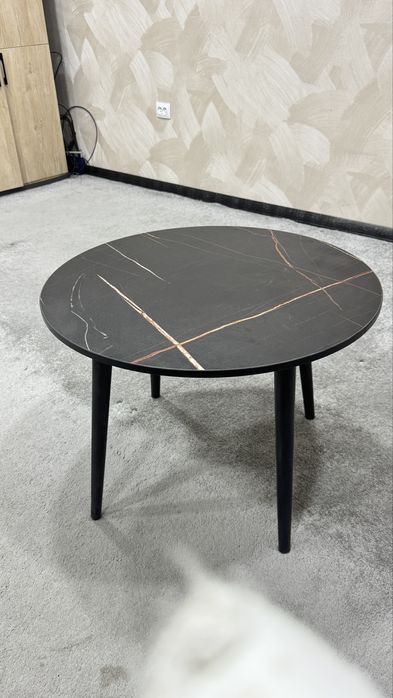 Столики.Дешево .продаются журналные столики