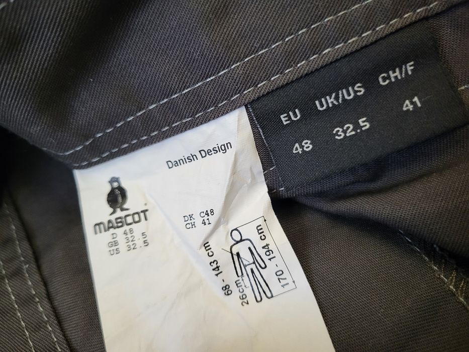 Mascot pantaloni scurti