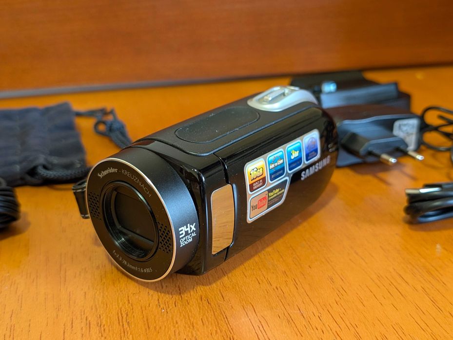 Видеокамера Samsung VP-MX25E, като нова, HD, Schneider оптика, 34x zoom, 16 GB памет