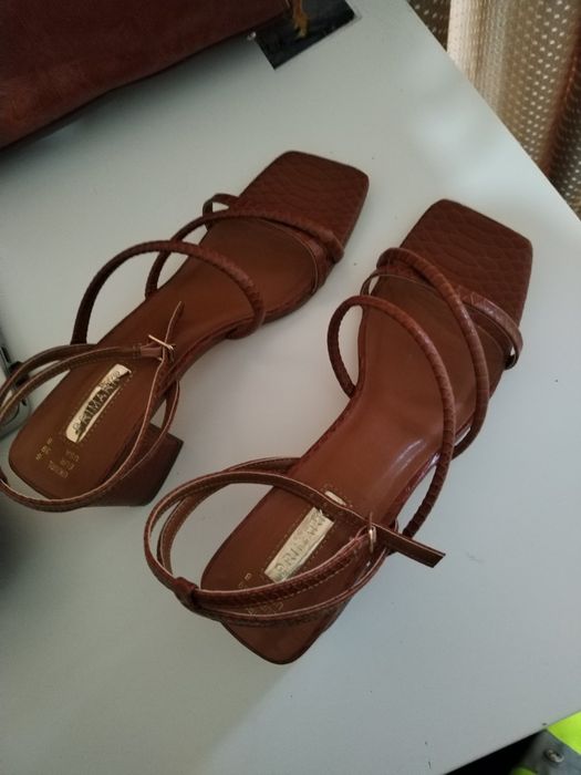 Кожени сандали Primarс с кроко ефект, чанта Gucci