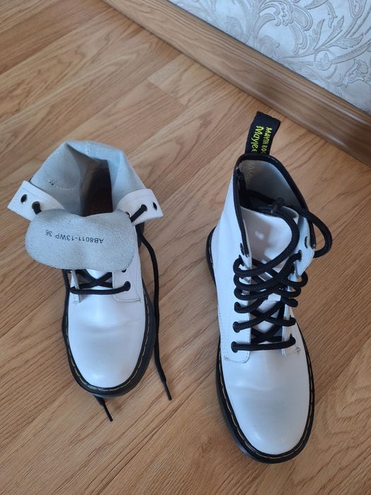 Продам ботинки кожанные и пуховик