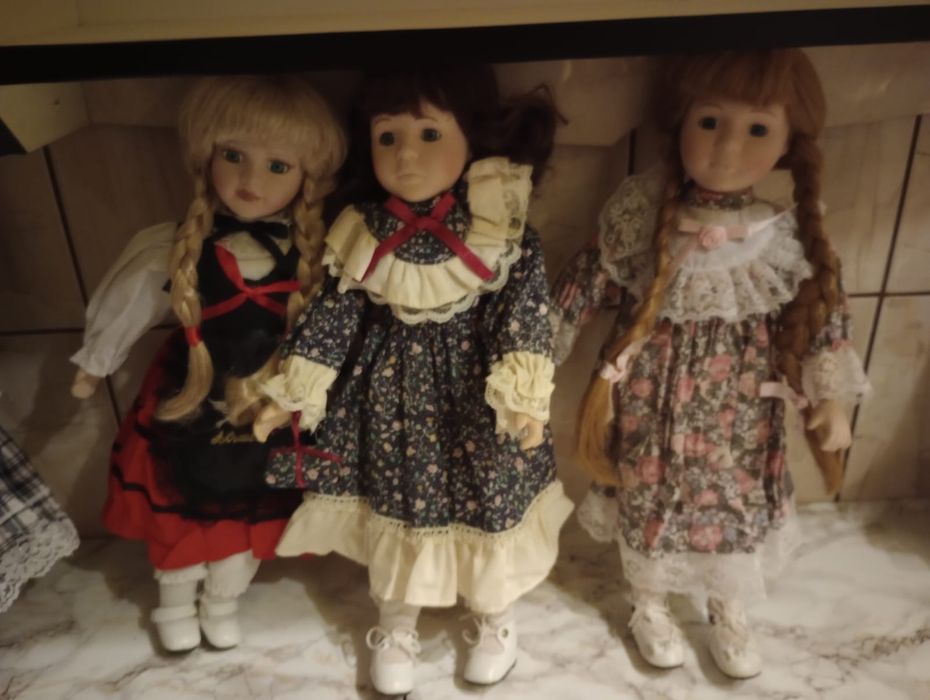 Păpuși de porțelan