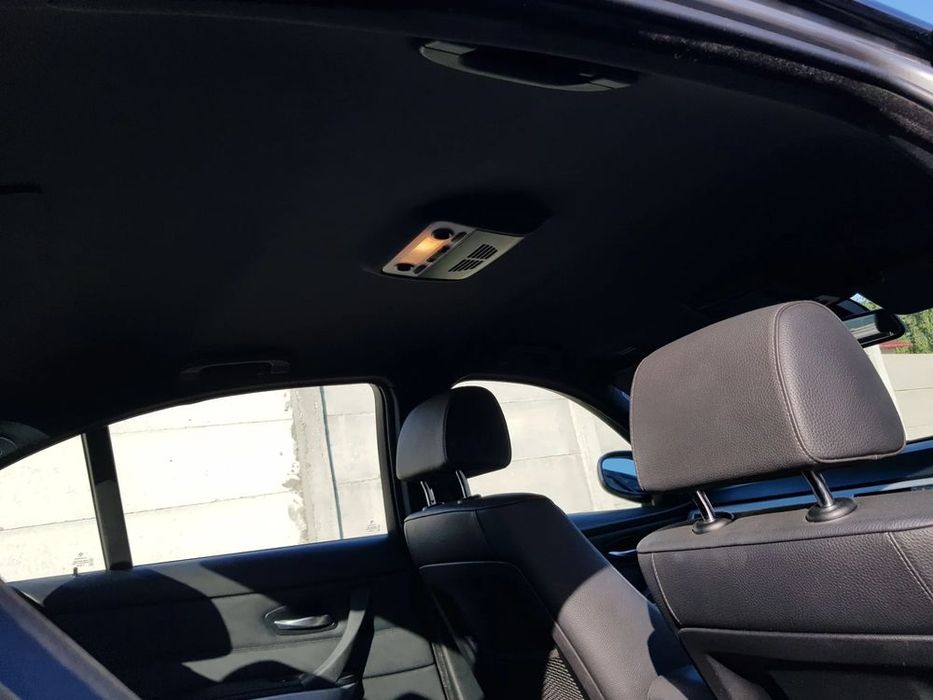 Dezmembram BMW E90 320D LCI usa fata dreapta/usa spate dreapta