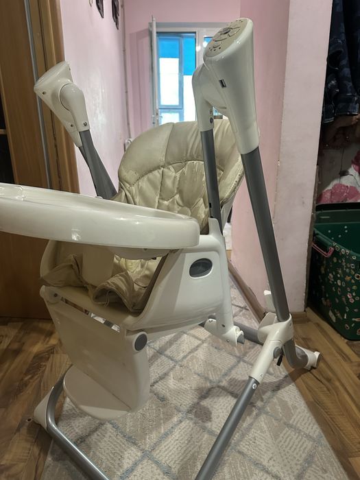 Стульчик для кормления с качелями